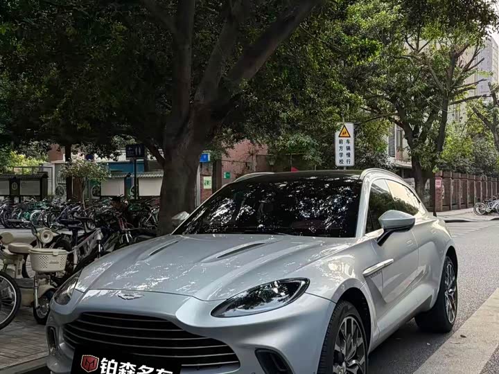 Aston Martin DBX, 2023 — фото 2 из 5