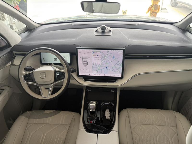 Volvo EM90, 2023 — фото 7 из 12