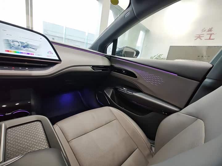 Hongqi EH7, 2025 — фото 5 из 9