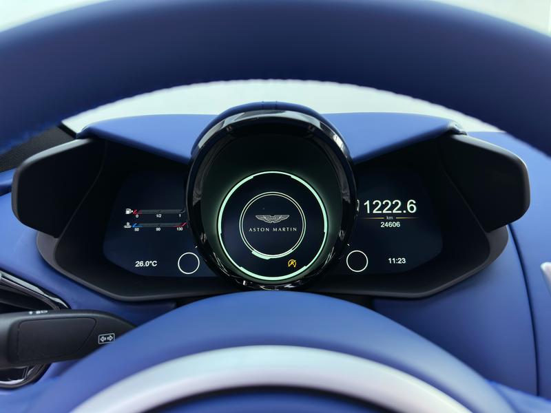 Aston Martin V8 Vantage, 2022 — фото 9 из 12