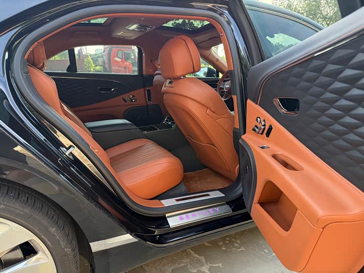 Bentley Flying Spur, 2021 — фото 7 из 9