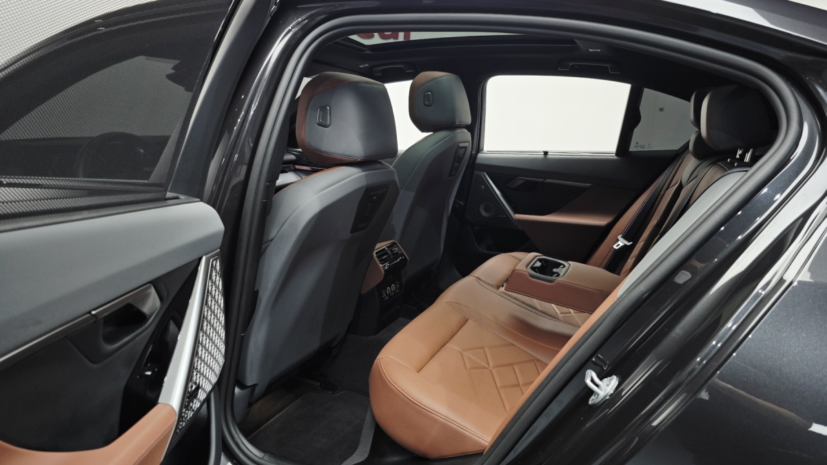 BMW 5 Series, 2025 — фото 10 из 12