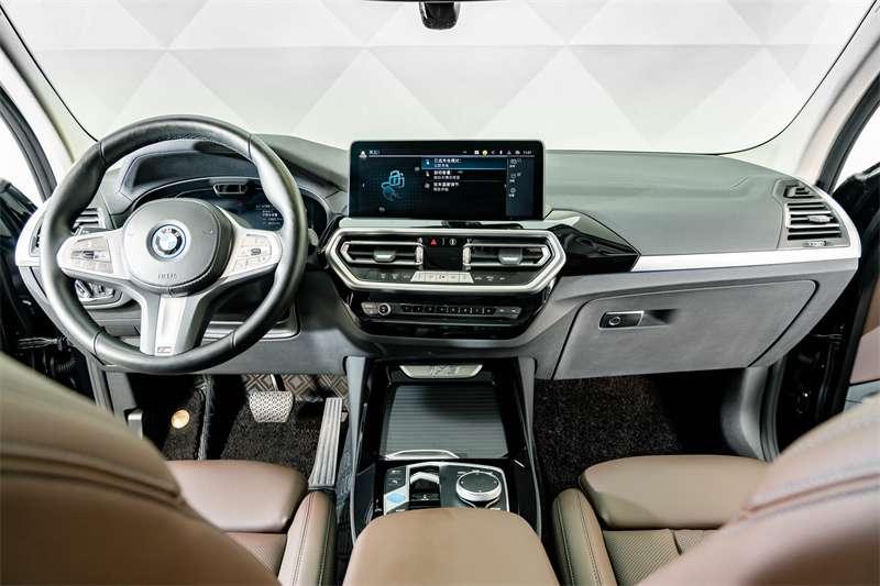 BMW iX3, 2023 — фото 7 из 12