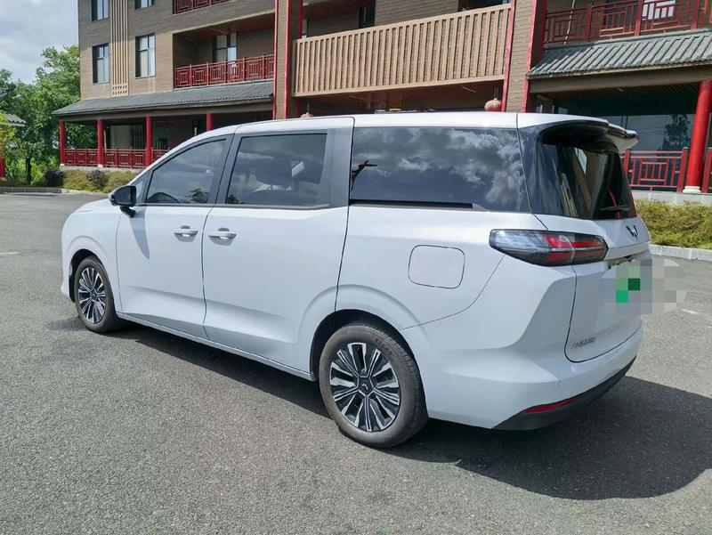 Wuling Starlight 730 Hybrid/EV, 2025 — фото 4 из 9