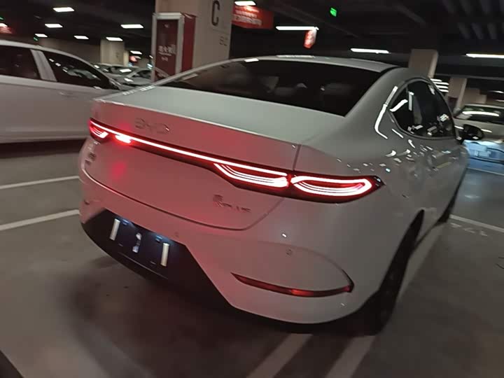 BYD Qin Plus, 2026 — фото 7 из 9