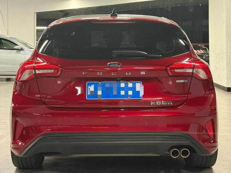 Ford Focus, 2022 — фото 5 из 11