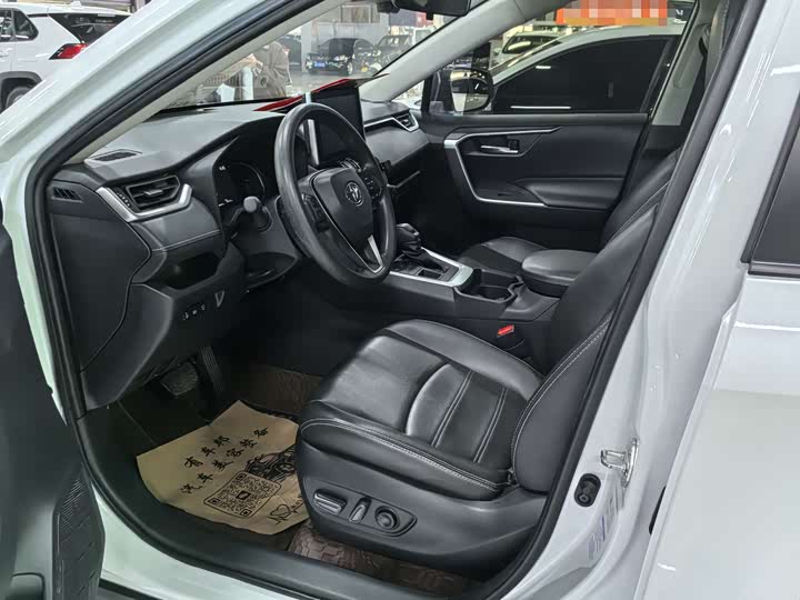 Toyota RAV4, 2022 — фото 6 из 9