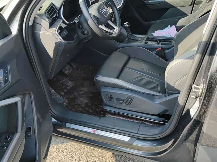 Audi Q3 Sportback, 2023 — фото 7 из 9