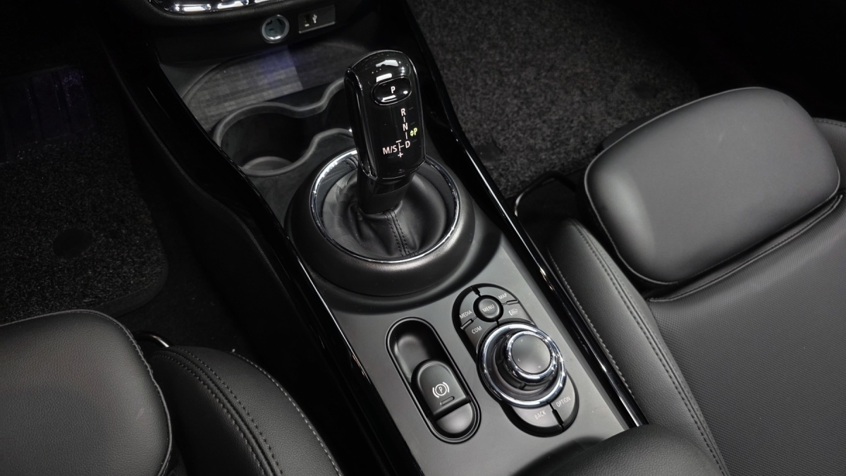 Mini Clubman, 2023 — фото 9 из 12