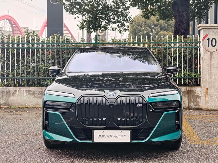 BMW i7, 2024 — фото 2 из 9