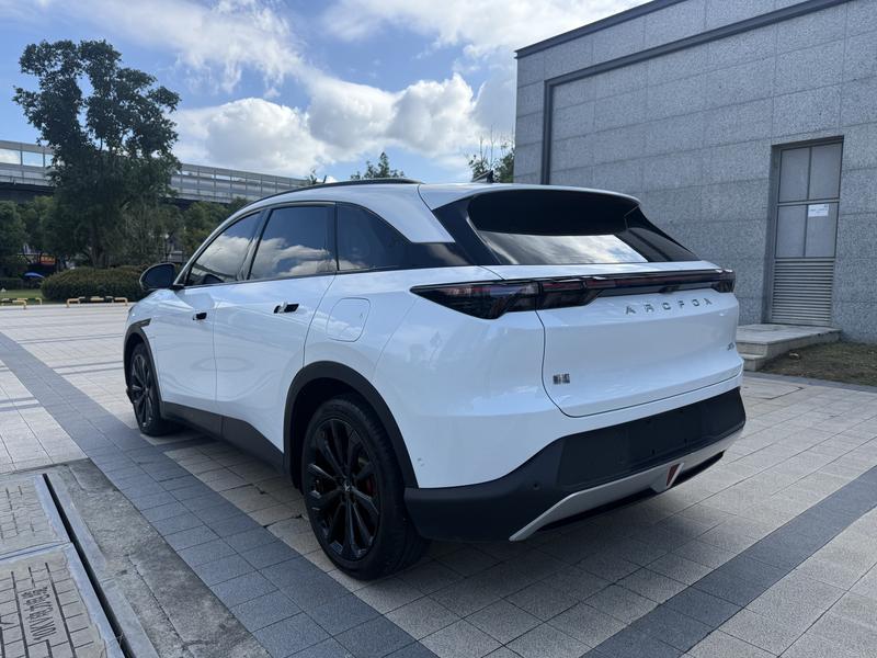 BAIC Arcfox Alpha T5, 2024 — фото 5 из 12