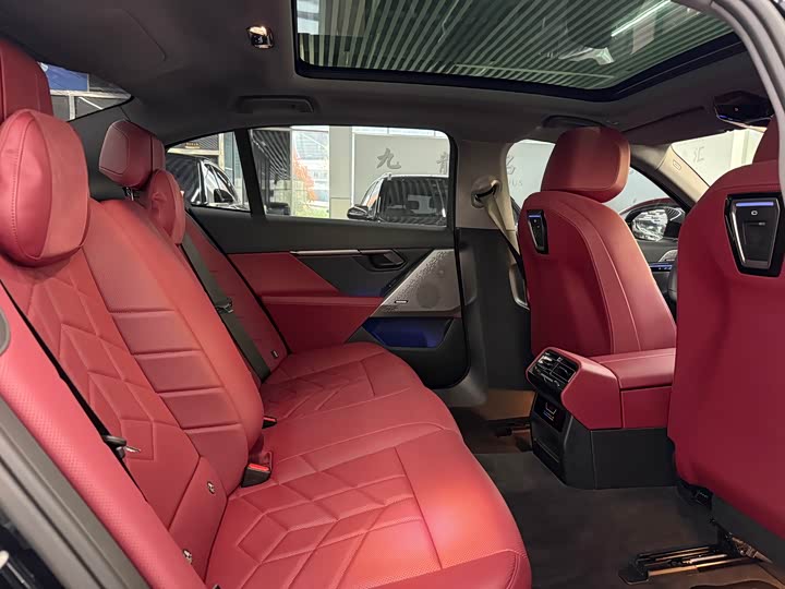 BMW 5 Series, 2025 — фото 9 из 9