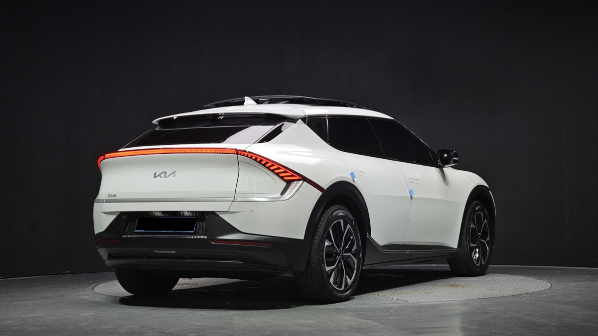 Kia EV6, 2022 — фото 2 из 12
