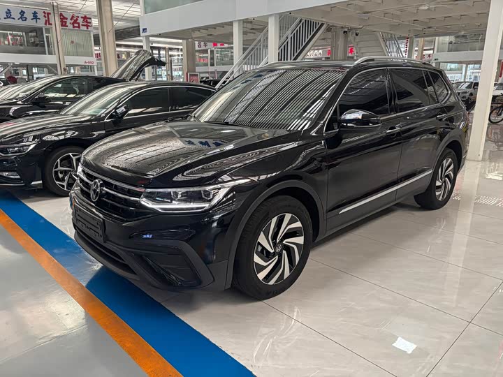 Volkswagen Tiguan L Pro, 2024 — фото 2 из 9
