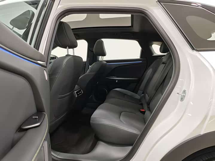 BAIC Arcfox Alpha T5, 2025 — фото 7 из 9