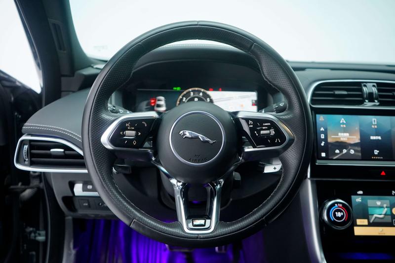Jaguar XE L, 2023 — фото 10 из 12