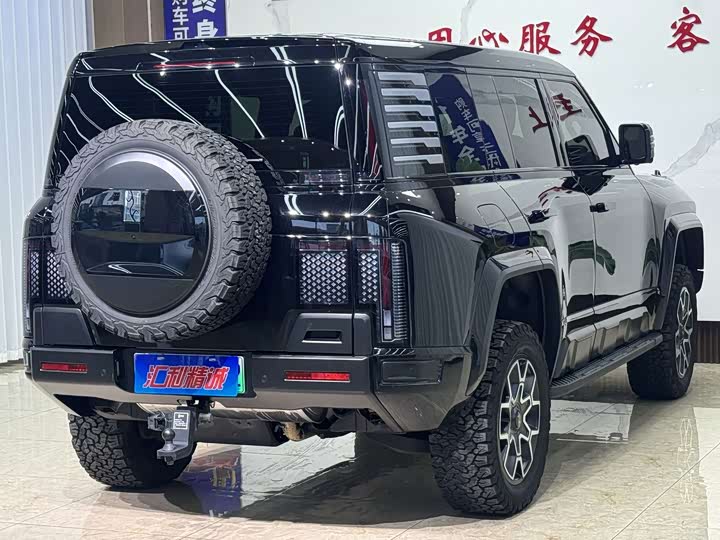 BYD Yangwang U8, 2024 — фото 4 из 9