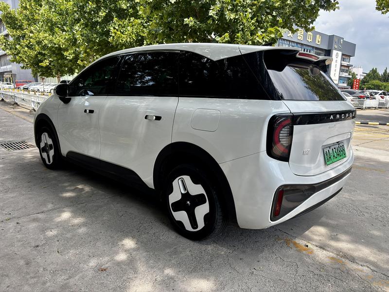 BAIC Arcfox Kaola S, 2024 — фото 3 из 11