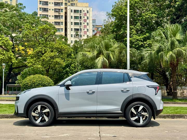 Lynk & Co 06 EM-P Hybrid, 2023 — фото 6 из 9