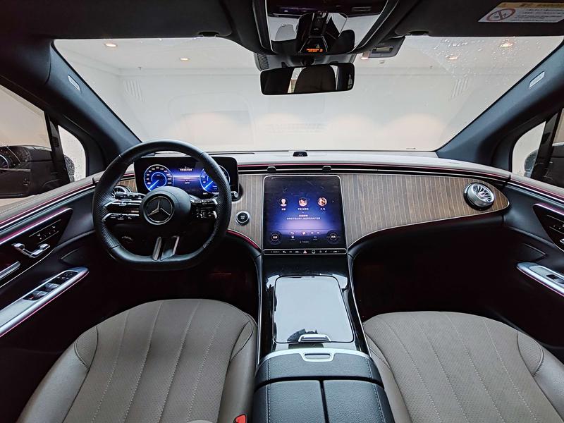 Mercedes-Benz EQE SUV, 2023 — фото 8 из 12