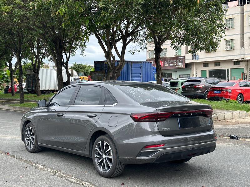 Geely Emgrand, 2025 — фото 4 из 10