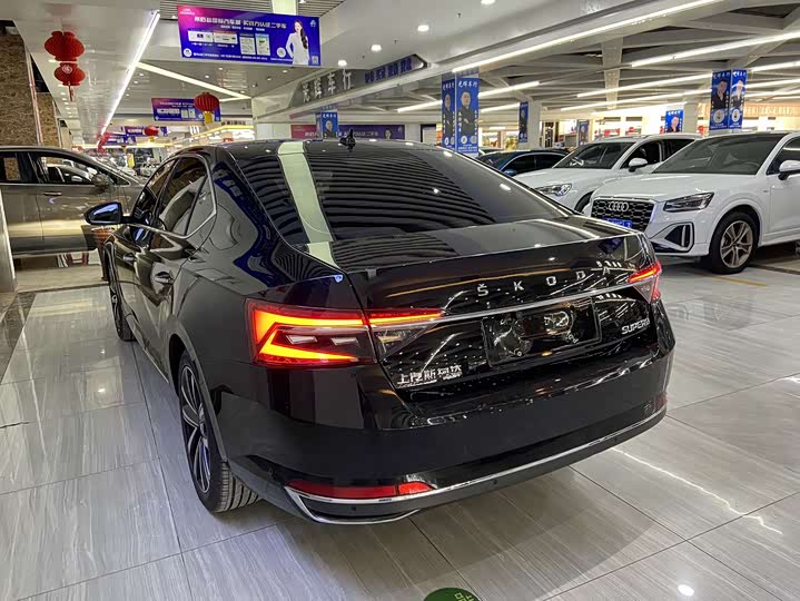 Skoda Superb, 2023 — фото 6 из 9