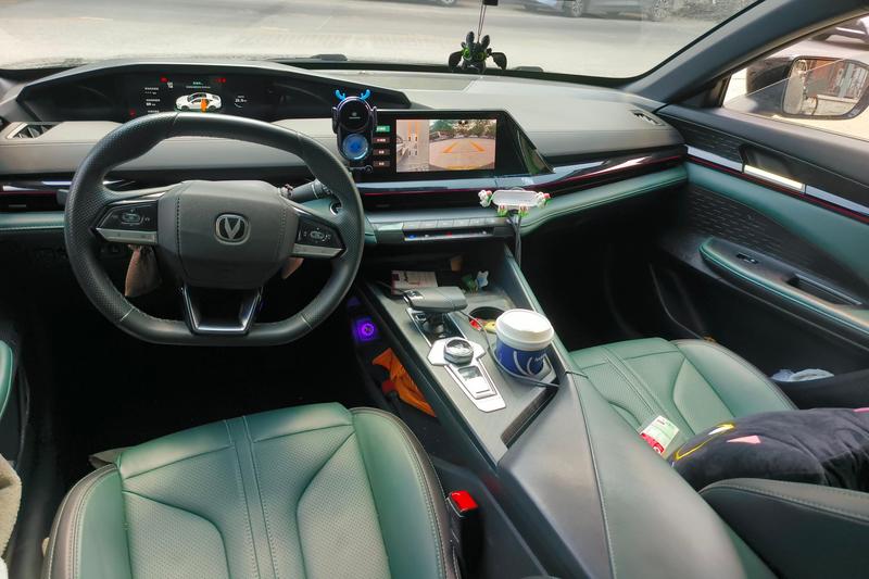 Changan UNI-V Hybrid, 2024 — фото 6 из 11