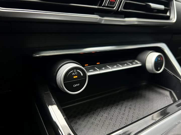 Geely Coolray, 2025 — фото 7 из 9