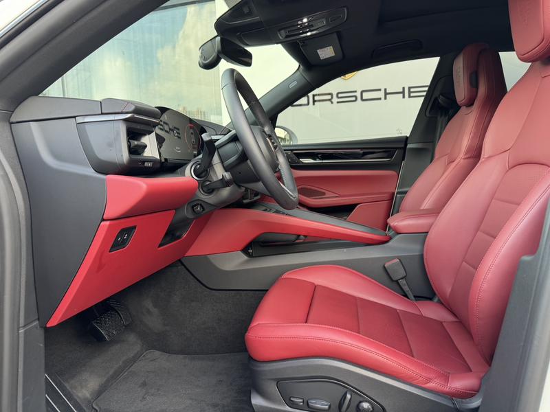 Porsche Macan EV, 2025 — фото 12 из 12
