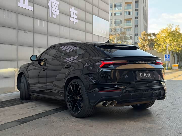 Lamborghini Urus, 2023 — фото 8 из 12