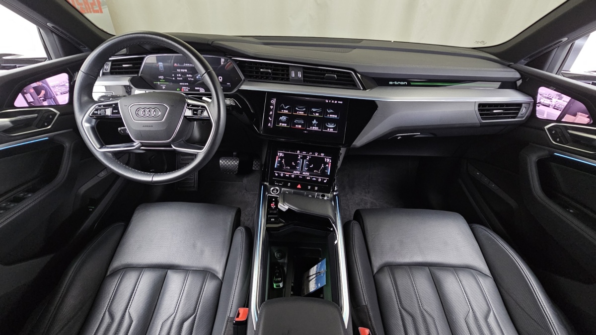Audi e-tron, 2021 — фото 6 из 12