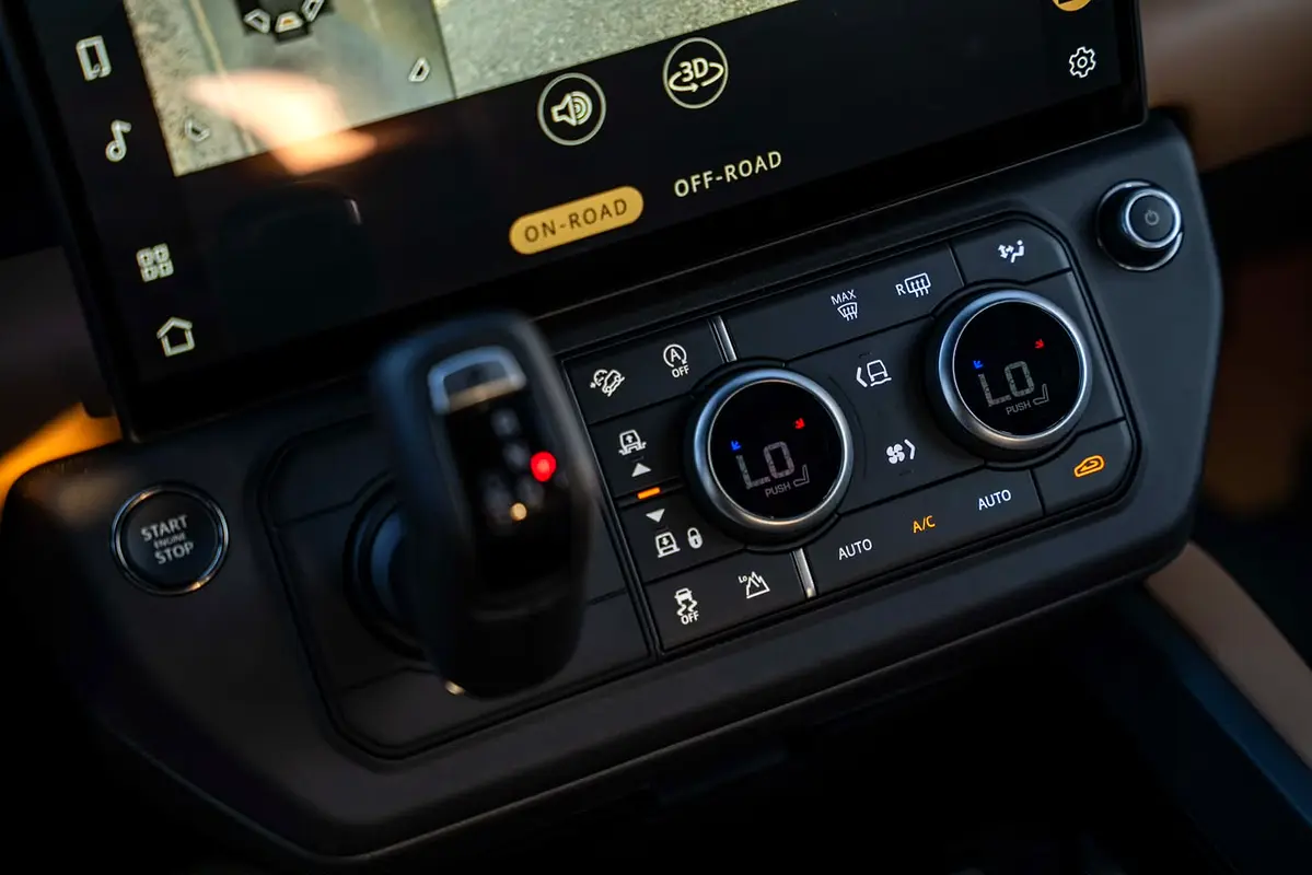 Land Rover Defender, 2026 — фото 7 из 10