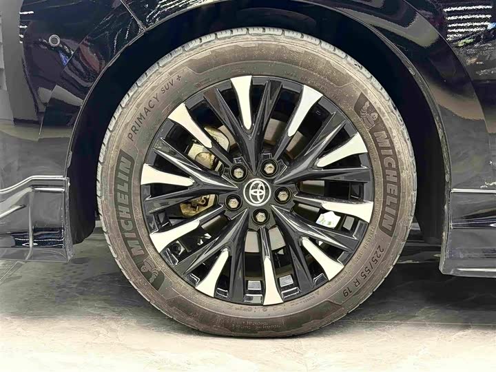 Toyota Alphard, 2023 — фото 5 из 9