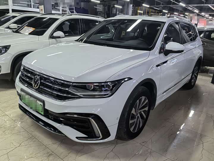 Volkswagen Tiguan L Hybrid, 2023 — купить в Казани под ключ