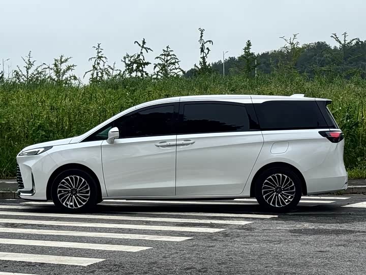 Buick GL8 Hybrid, 2025 — фото 3 из 9