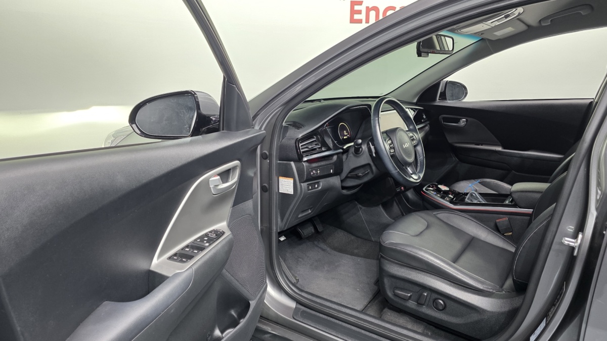 Kia Niro, 2023 — фото 10 из 12