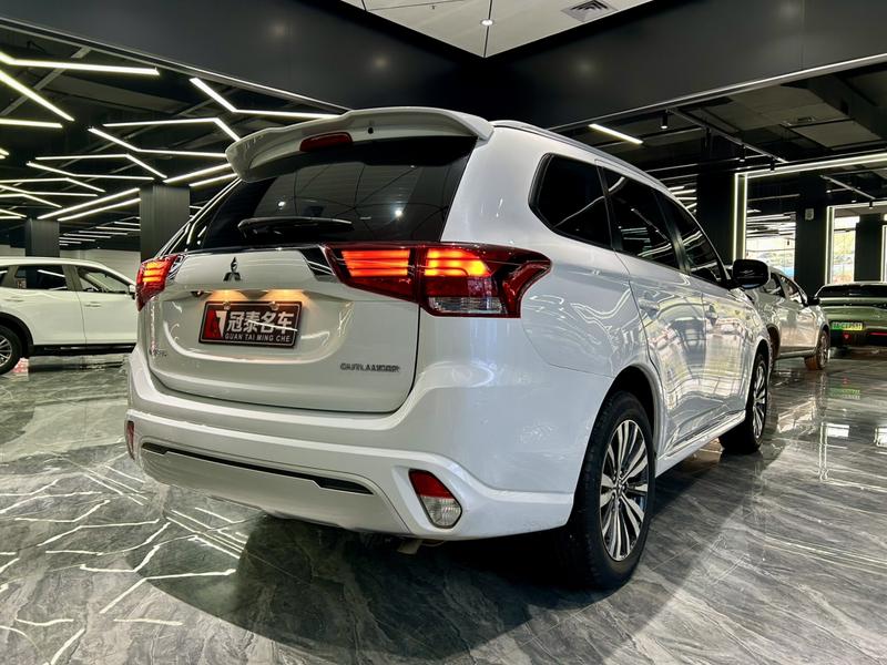Mitsubishi Outlander, 2022 — фото 7 из 12