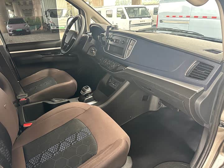 Dongfeng Forthing Lingzhi M5 EV, 2025 — фото 6 из 9