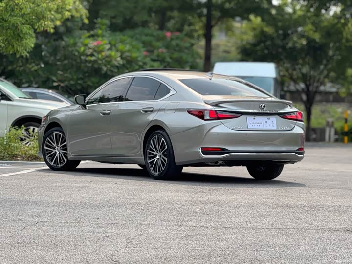 Lexus ES, 2022 — фото 4 из 9