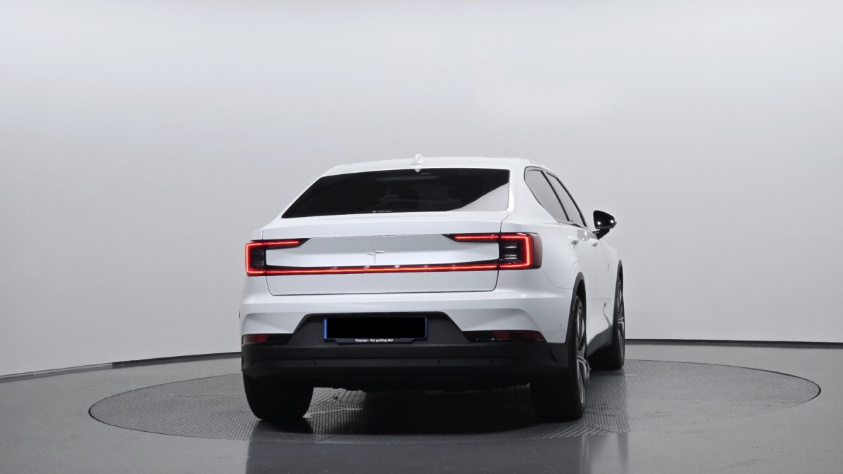 Polestar 2, 2022 — фото 4 из 12