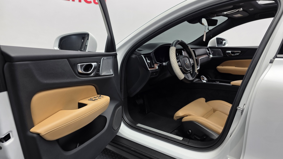 Volvo V60, 2023 — фото 9 из 12