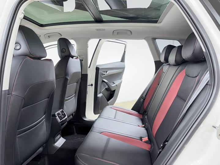 Skoda Karoq, 2022 — фото 7 из 9