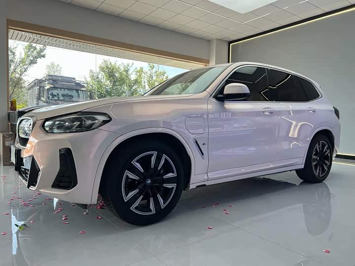 BMW iX3, 2023 — фото 2 из 9