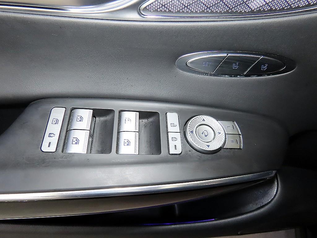 Genesis GV70, 2023 — фото 12 из 12