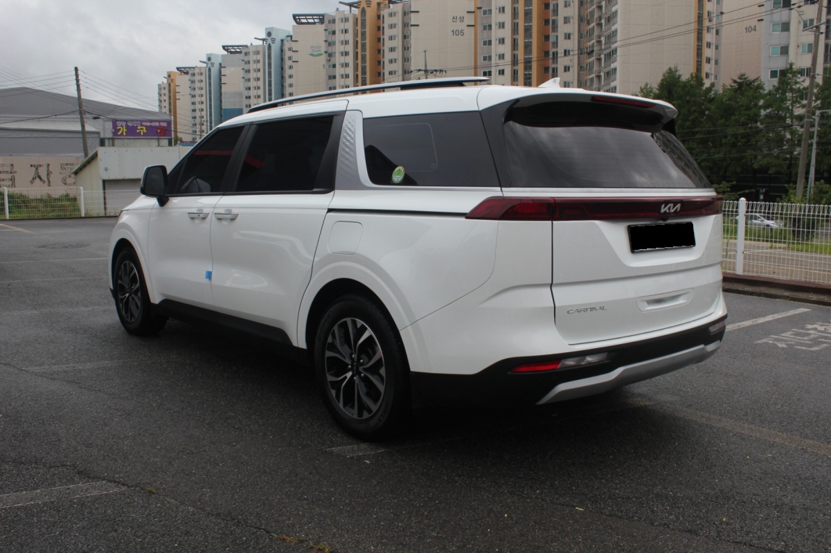 Kia Carnival, 2023 — фото 4 из 12
