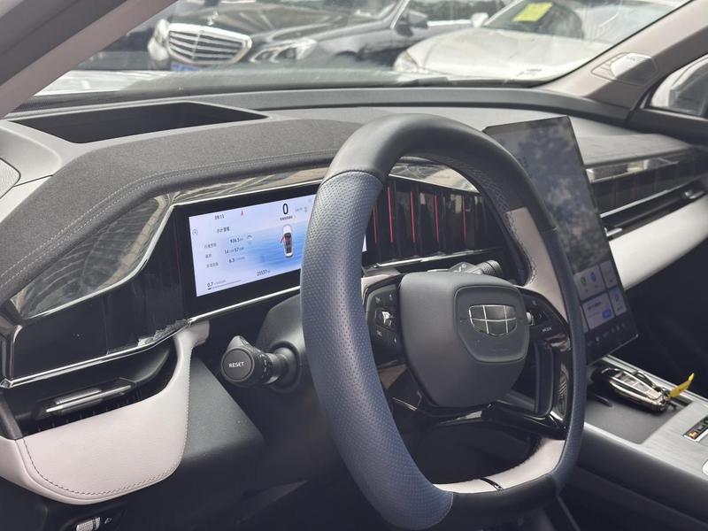 Geely Atlas L, 2024 — фото 9 из 12