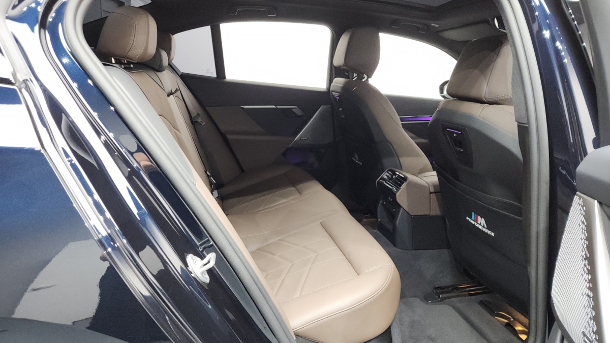 BMW 5 Series, 2025 — фото 10 из 12