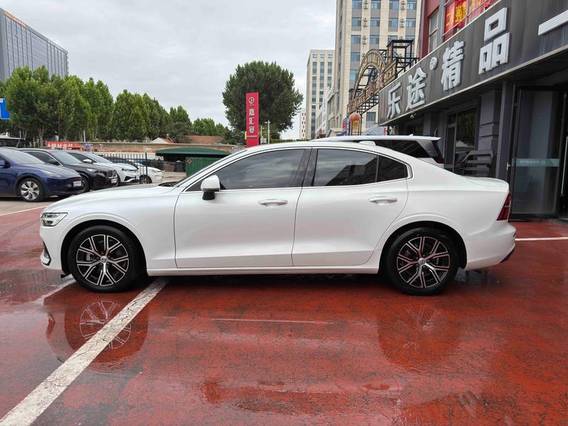 Volvo S60, 2024 — фото 3 из 9