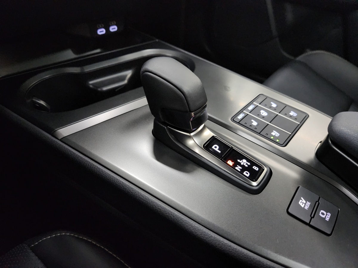 Lexus UX, 2025 — фото 8 из 12