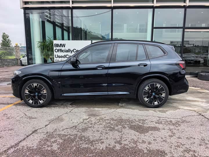 BMW iX3, 2025 — фото 4 из 9